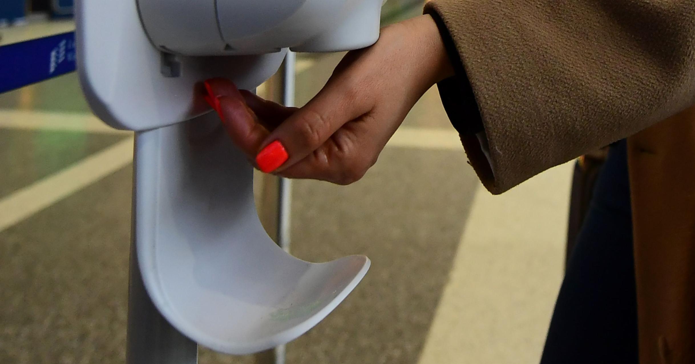 facebook-Linked_Image___hand-sanitizer-GettyImages-1206845877