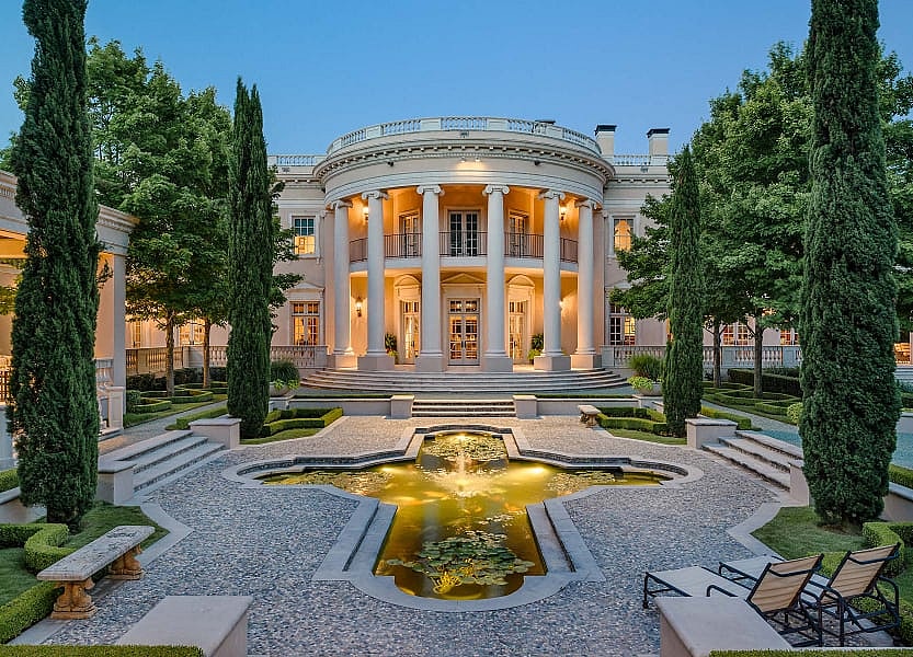 Remind you of another stately residence?