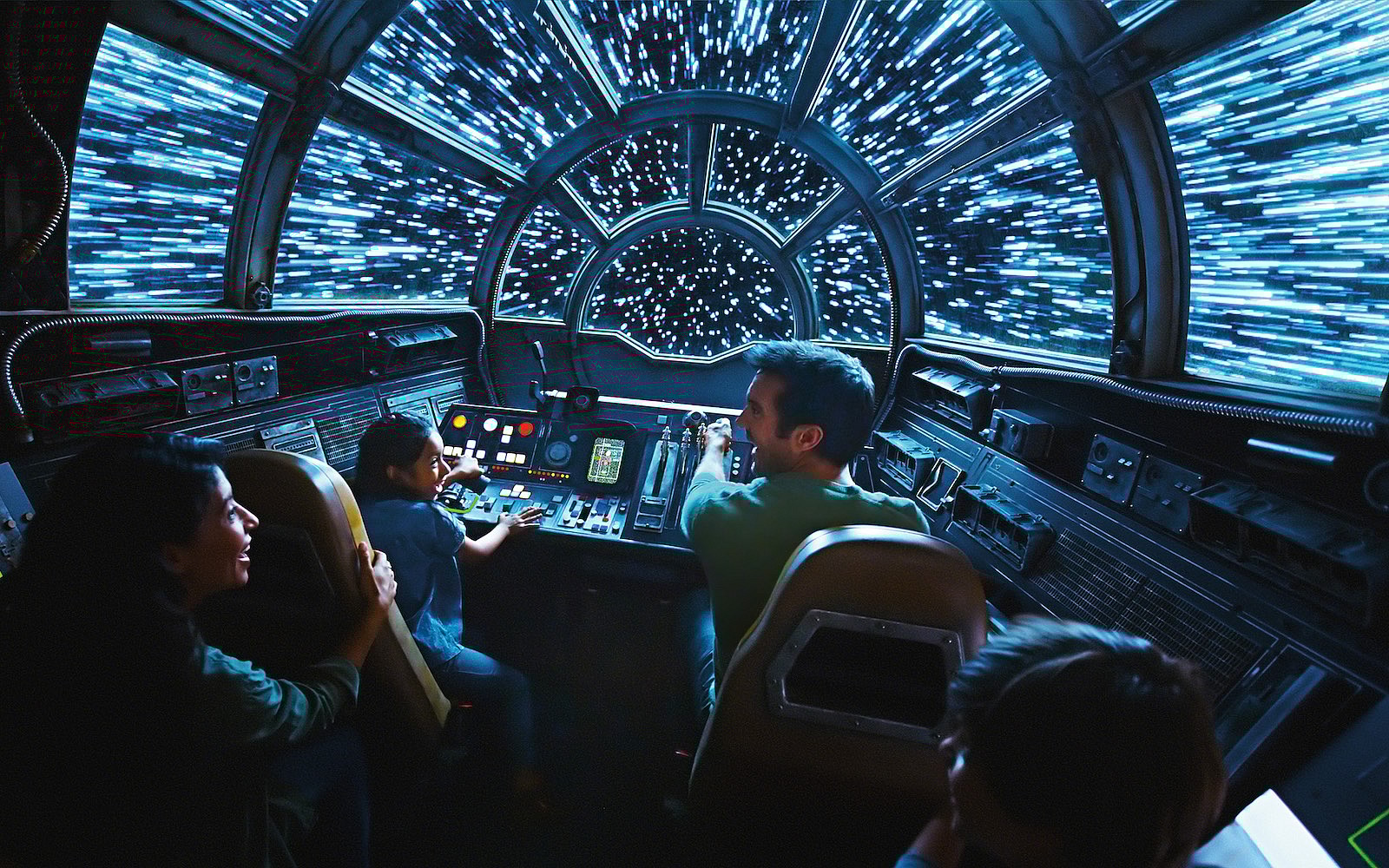 disneyland-star-wars-land-millenium-falcon