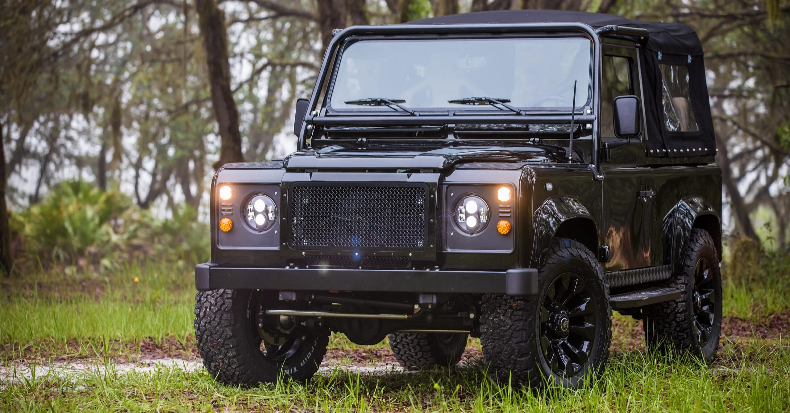 facebook-Linked_Image___2017 ECD - Defender 90 Honey Badger 005A - Deremer Studios LLC