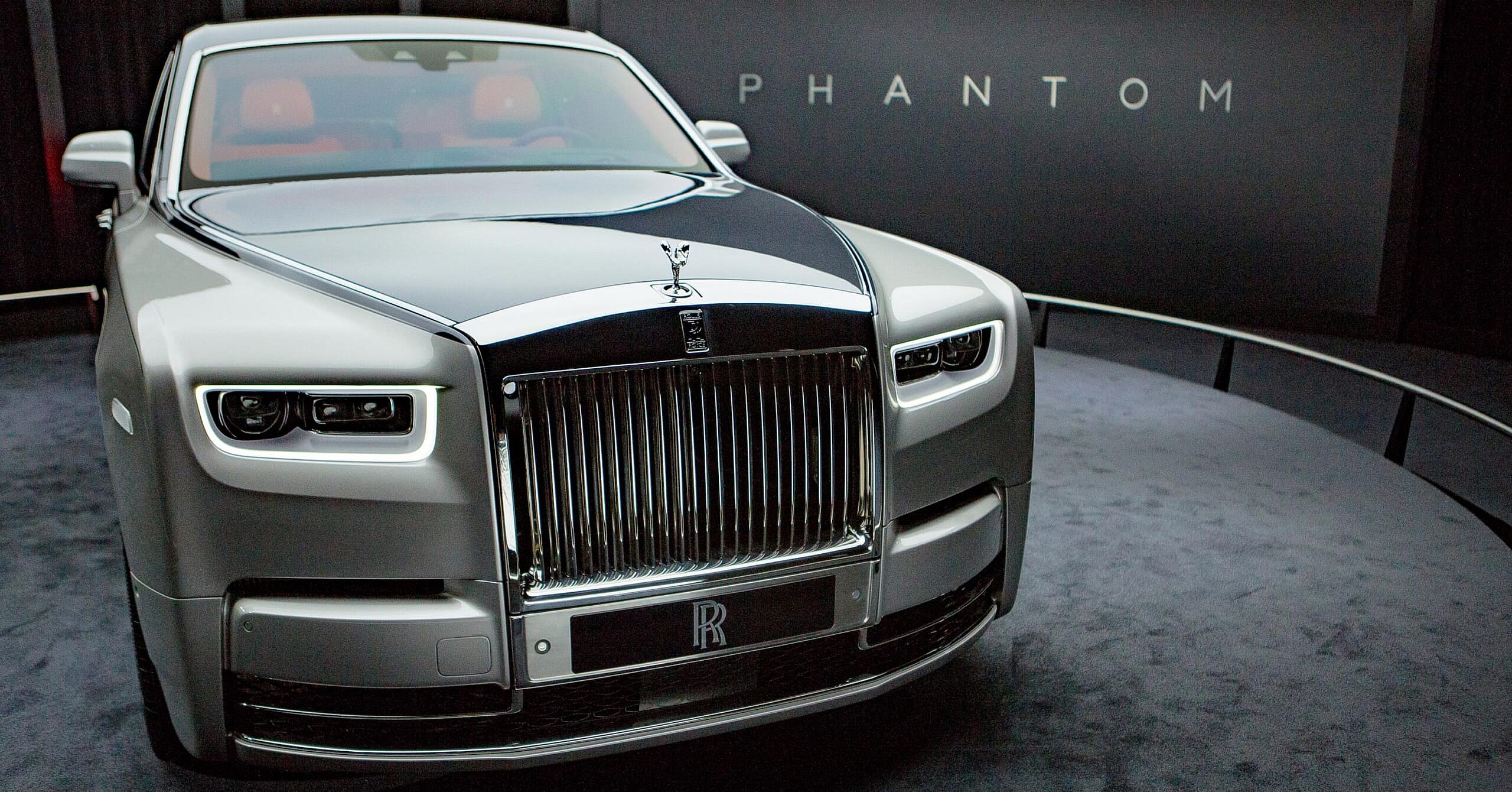 facebook-Linked_Image___RR PHANTOM VIII (3)