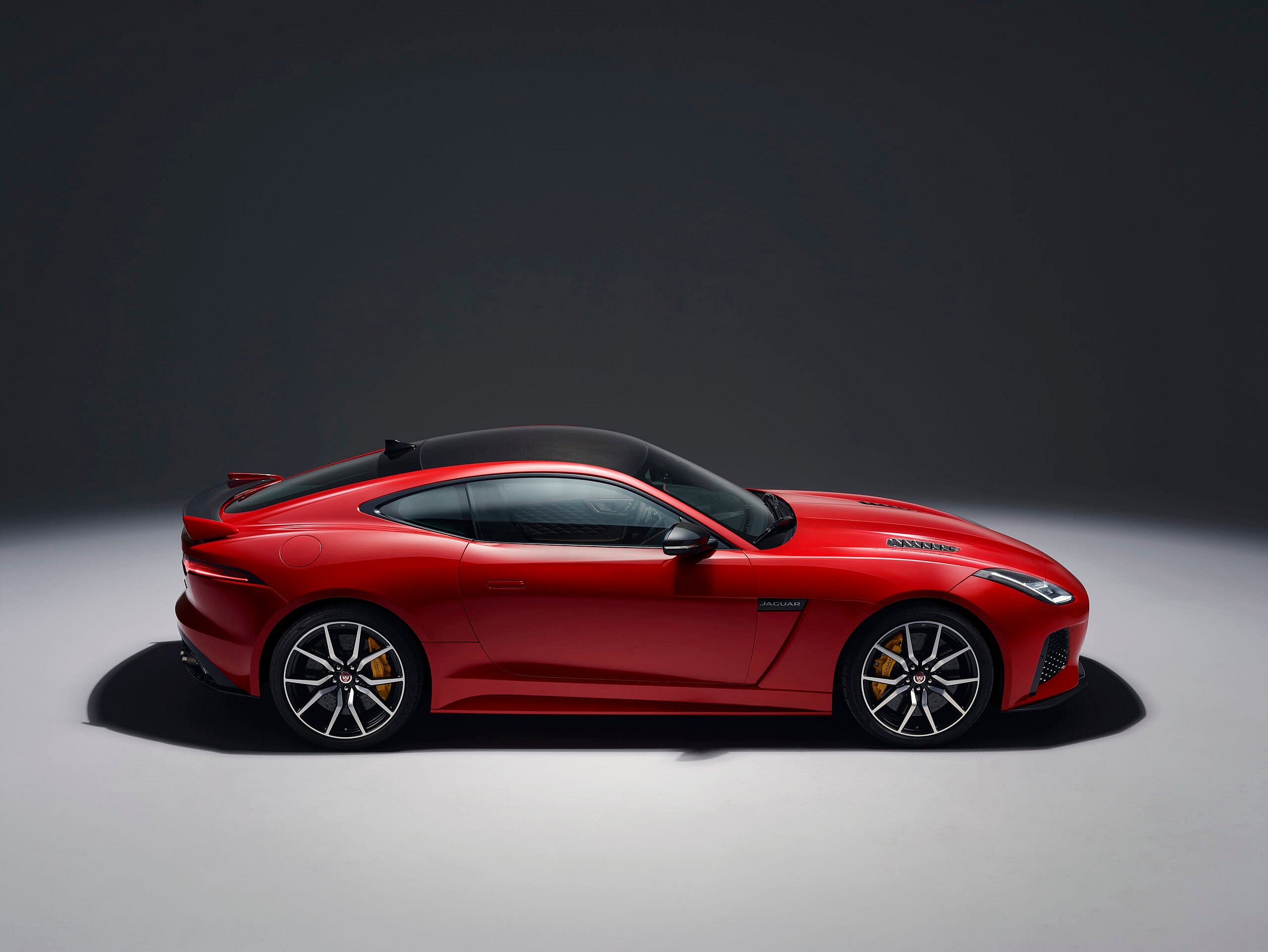 jaguarftype18mysvrcoupestudioexterior10011701.jpg