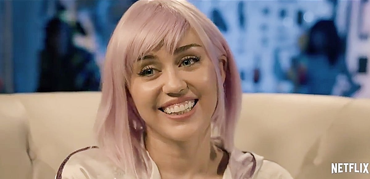 miley-cyrus-black-mirror-2
