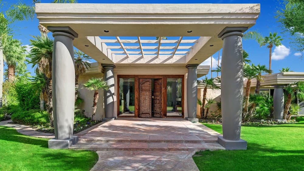 FRONT-ENTRY-STRAIGHT-ON-MLS