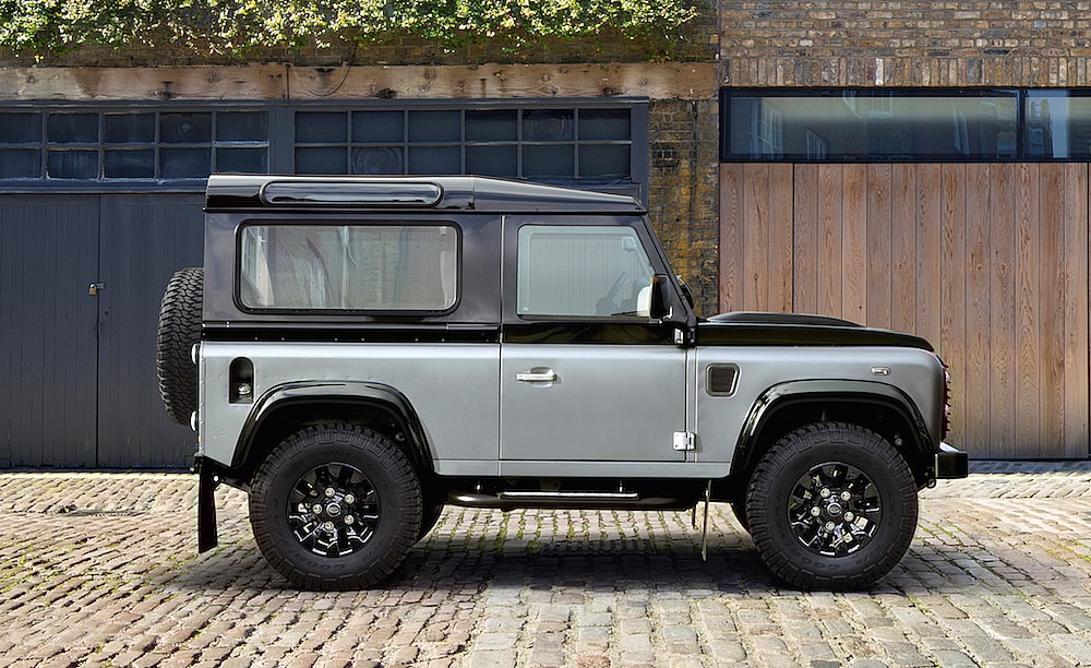 2015 Land Rover Defender Autobiography 2015 Land Rover Defender Autobiography - The Autobiography Limited Edition represents the ultimate vision of the Defender. It promises more performance, luxury and comfort than ever before thanks to its comprehensive equipment list, unique two-tone paintwork, full Windsor leather upholstery and a power upgrade from 122 horsepower to 150 horsepower.