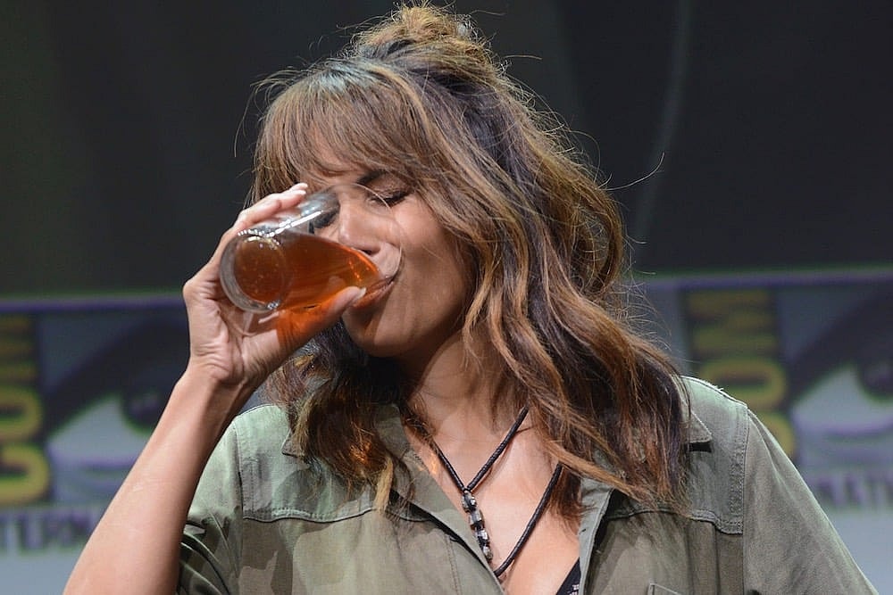 halley-berry-whiskey-comic-con-4