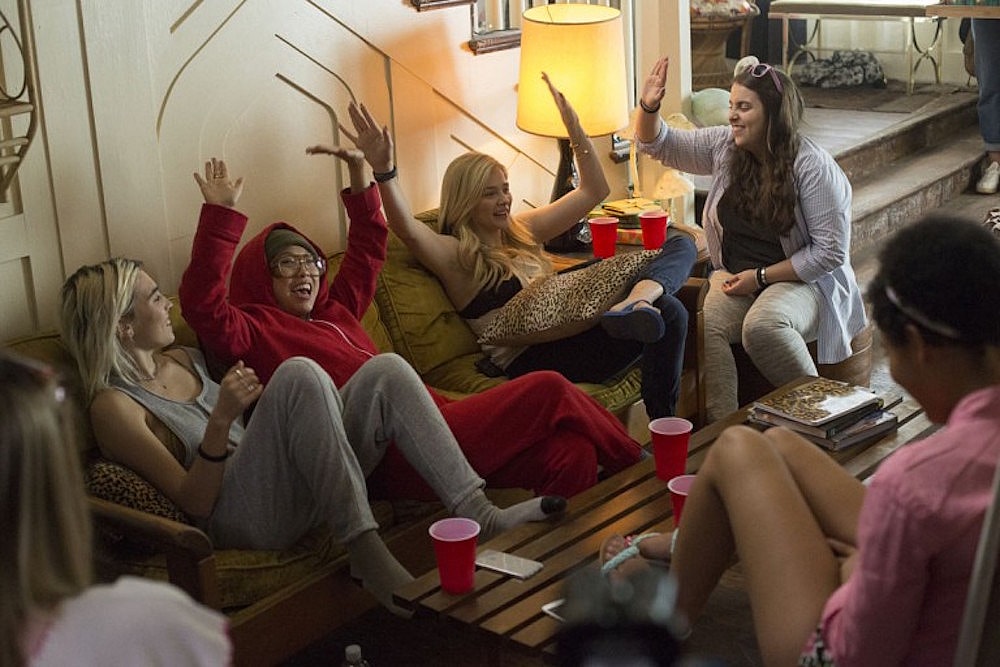review-neighbors-2-sorority-rising-starring-seth-rogen-rose-byrne-zac-efron-chloe-grace-moretz-4-768x512.jpg