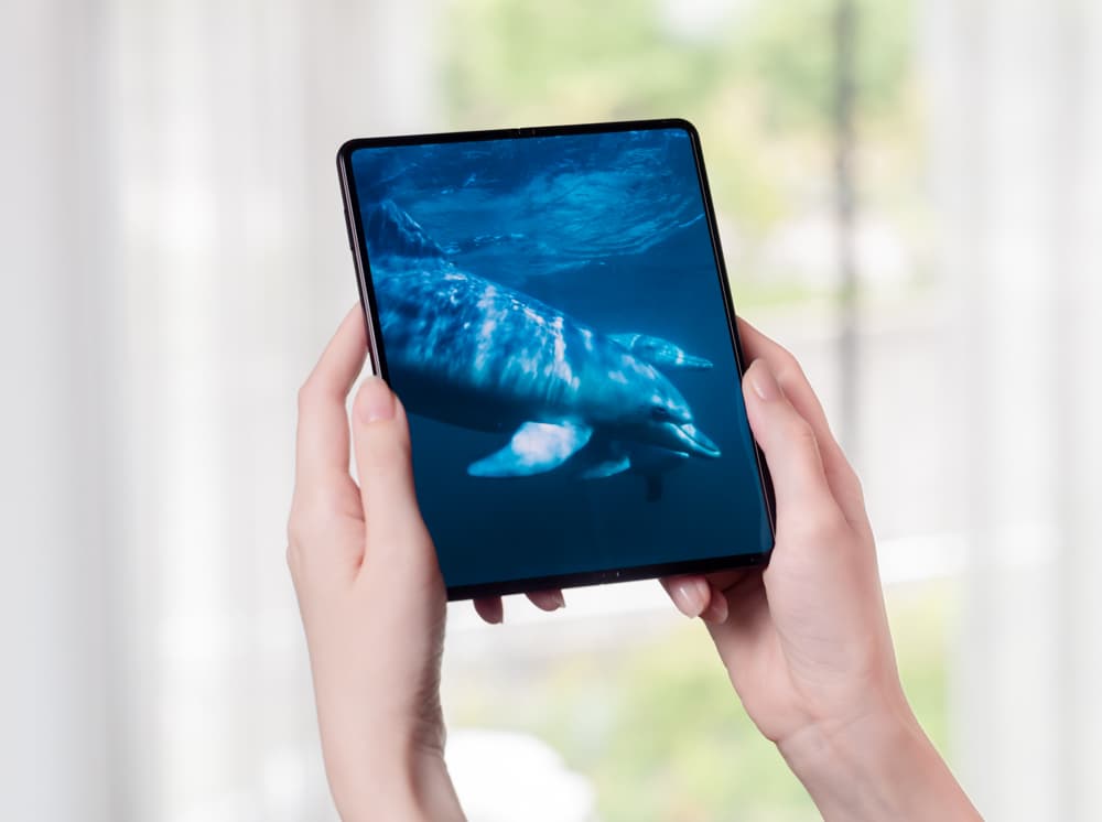018_galaxyzfold3_5g_hands_on_s_pen_phantomblack