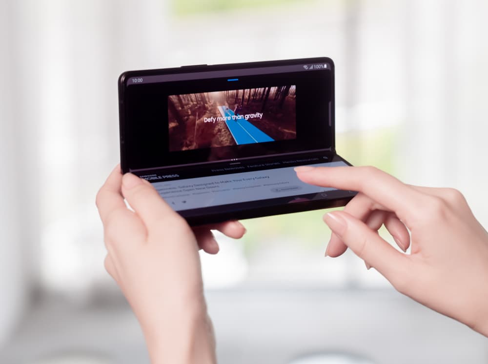 019_galaxyzfold3_5g_hands_on_s_pen_phantomblack