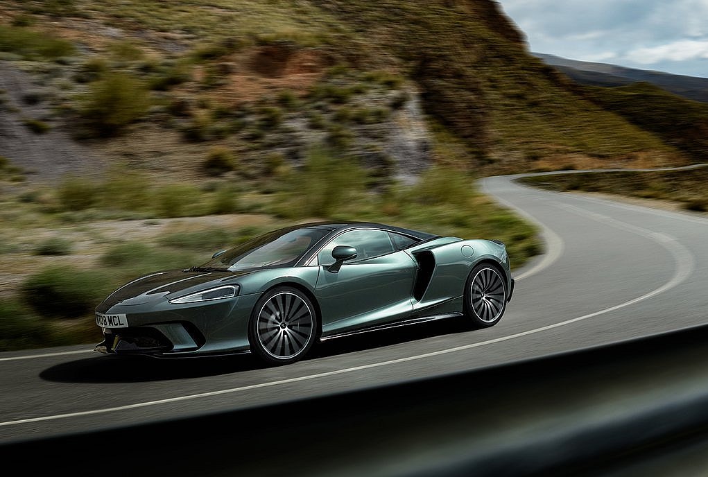 McLaren-GT-Dynamic-Shot