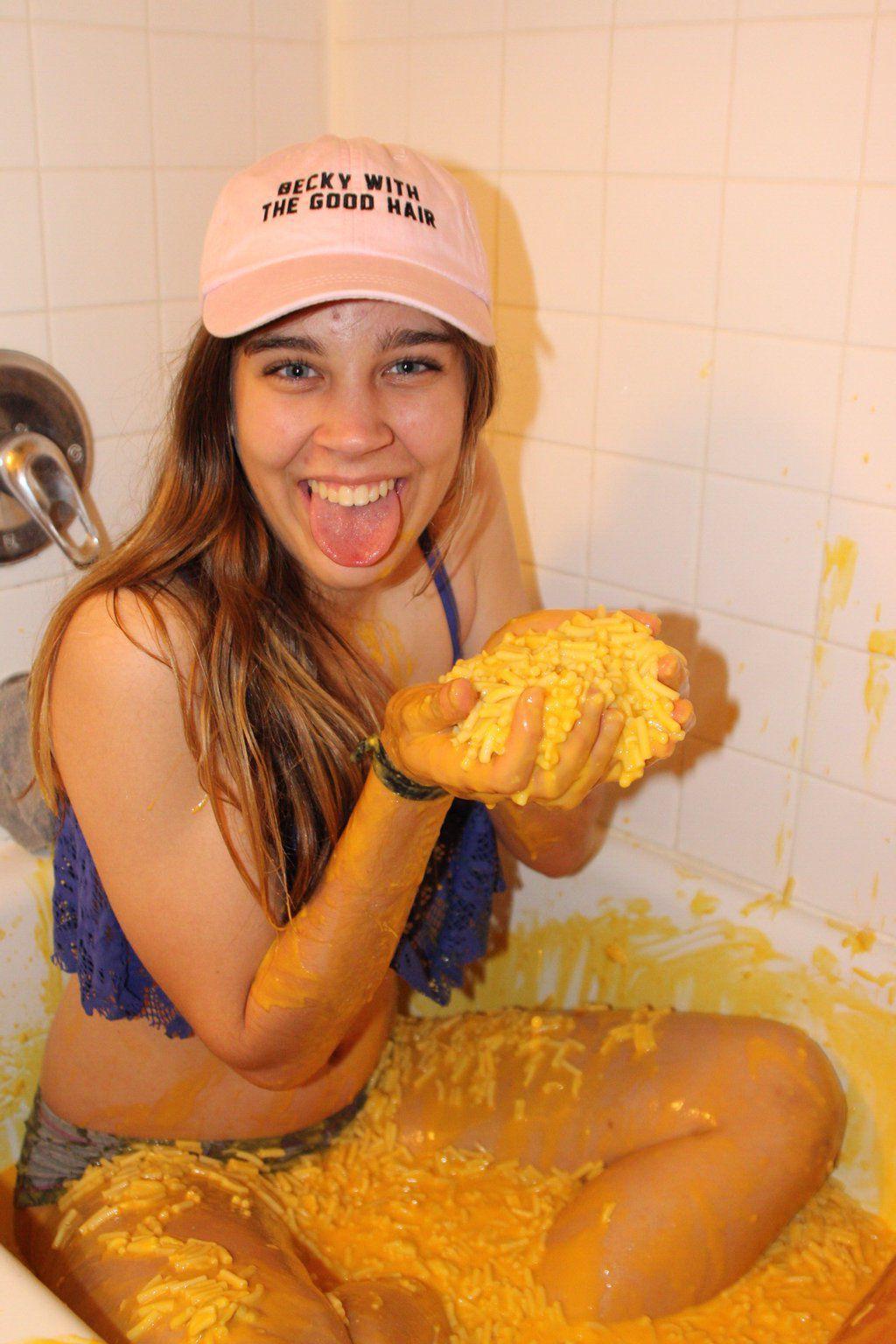 mac n cheese girl