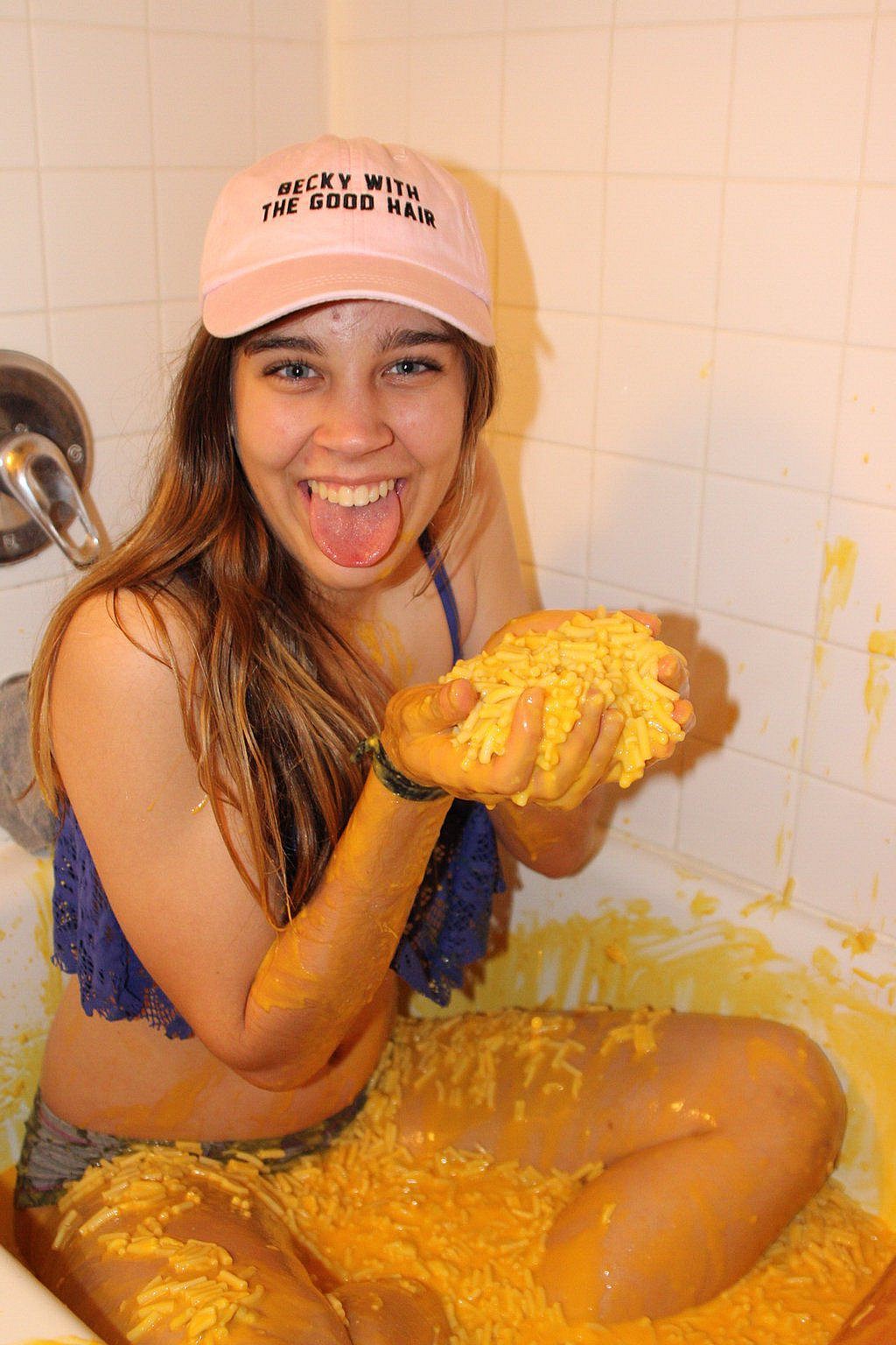 mac n cheese girl