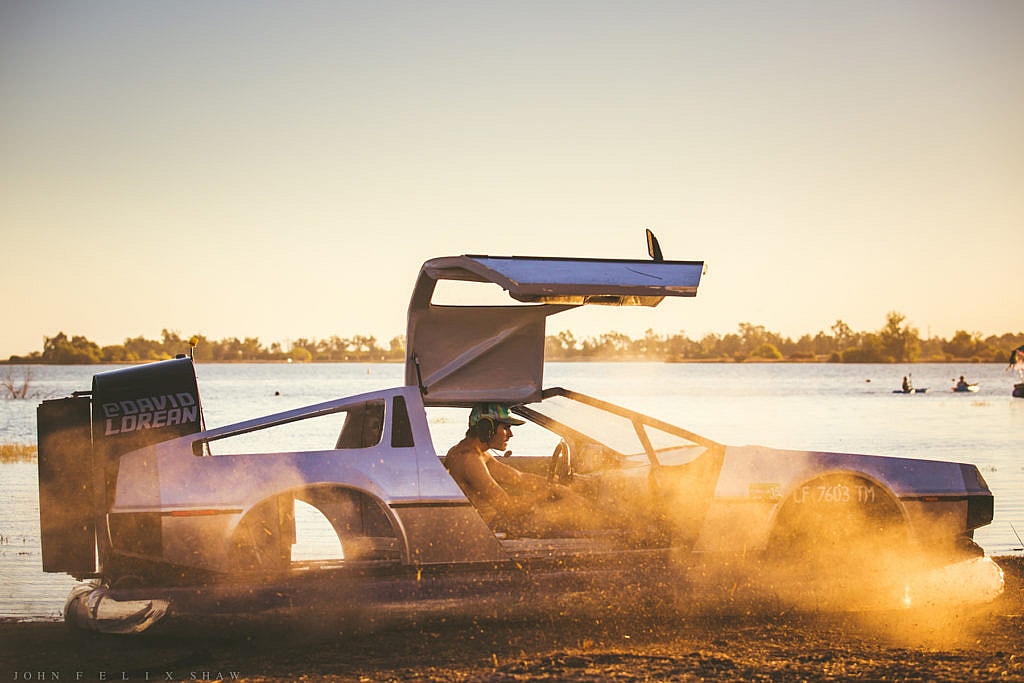 DeLorean Hovercraft (1)