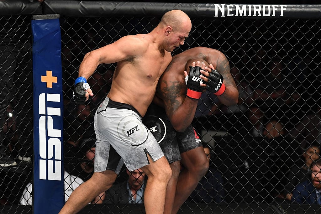 junior-dos-santos-derrick-lewis-ufc-GettyImages-1129507484