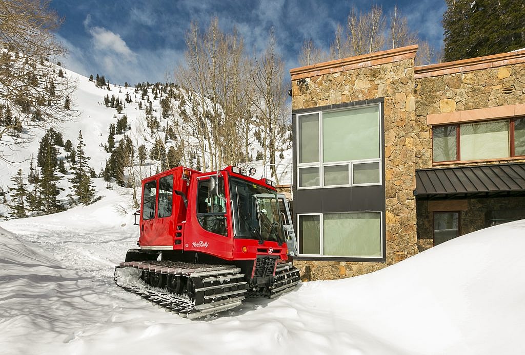 Rare-Alta-Ski-Home-Albion-Basin-Rd-Windermere-Luxury-Portfolio-International-21-9-1024x694