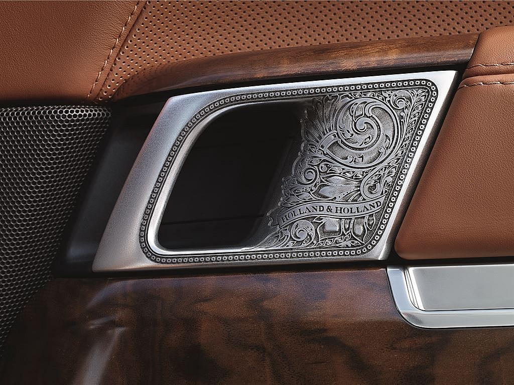 Holland___Holland_Range_Rover_Interior_04_LowRes.jpg