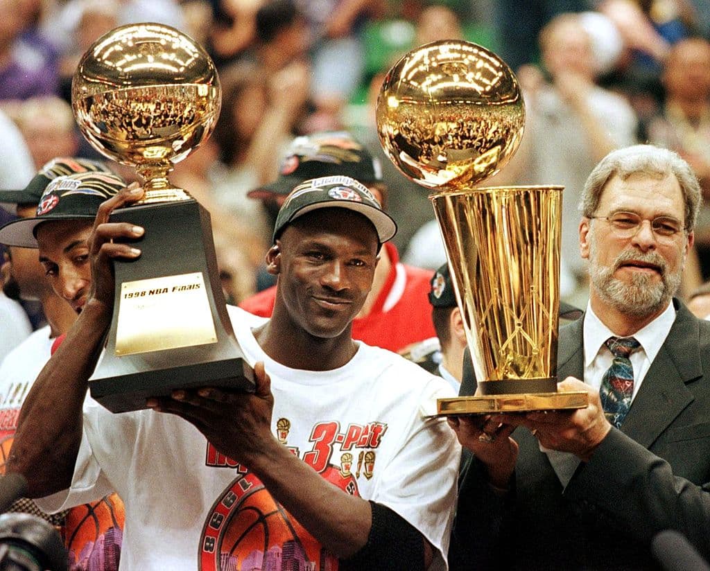 GettyImages-51656129 Michael Jordan, Phil Jackson, 1997 Chicago Bulls championships