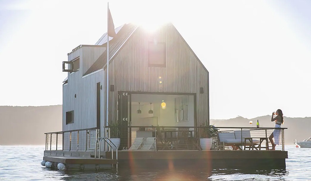 airbnb-floating-cabin-2 Floating, solar-powered cabin available via Airbnb in Australia.