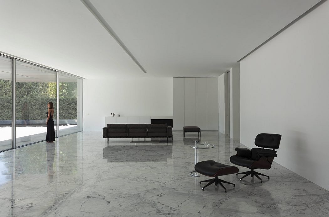 018-aluminum-house-fran-silvestre-arquitectos-1050x691.jpg
