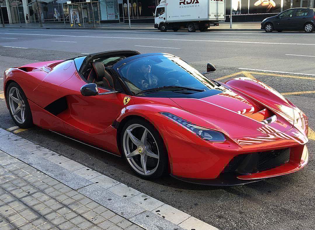 Red Ferrari LaFerrari Aperta front 3:4.jpg