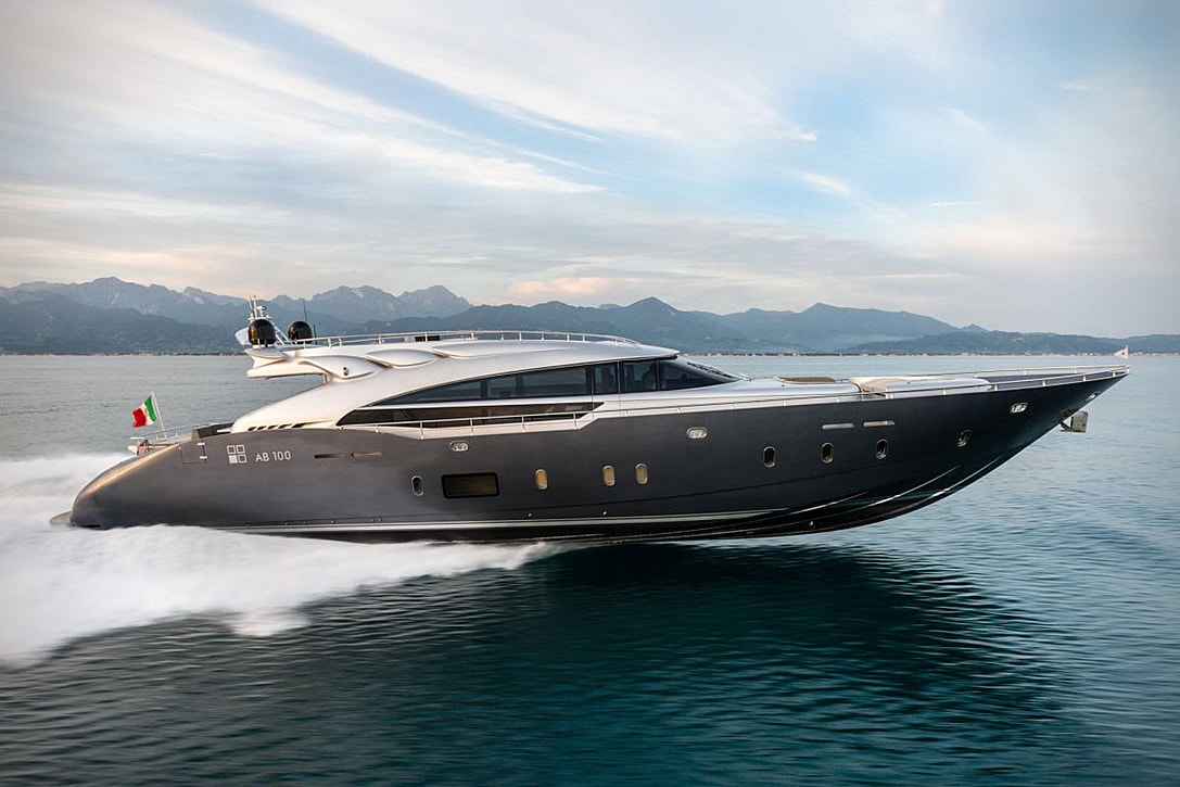 AB-100-Spectre-Yacht-2.jpg