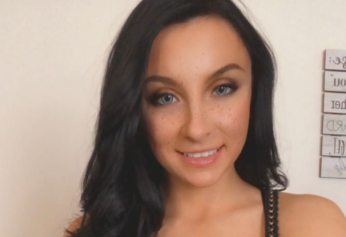 jane-dushane-winner-versusgame-triller-maxim-super-bowl-contest-1b