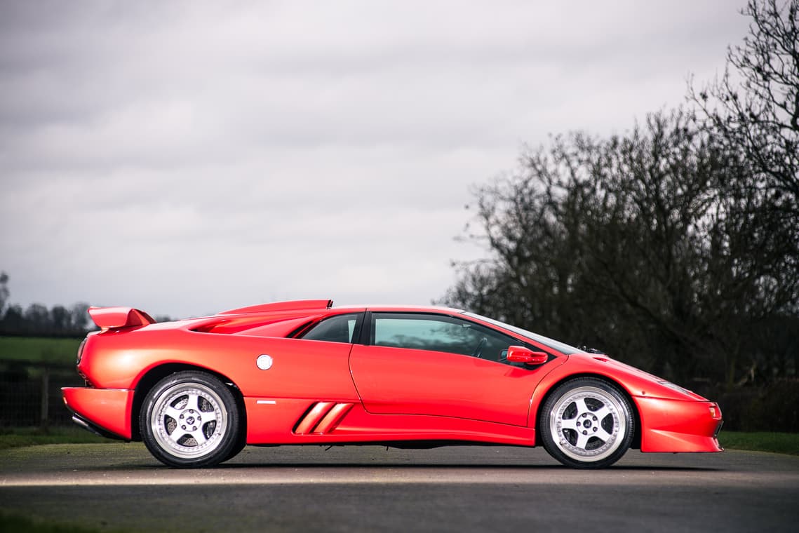1999 Lamborghini Diablo SV red profile.png