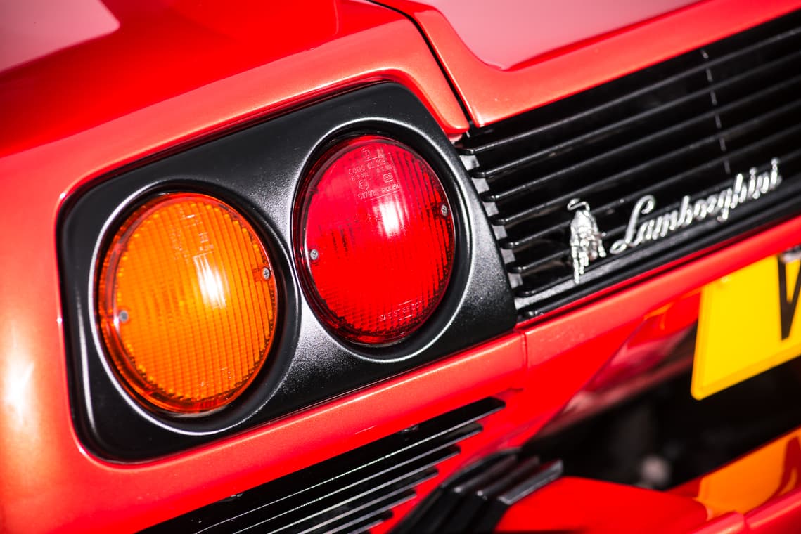 1999 Lamborghini Diablo SV red taillight.png