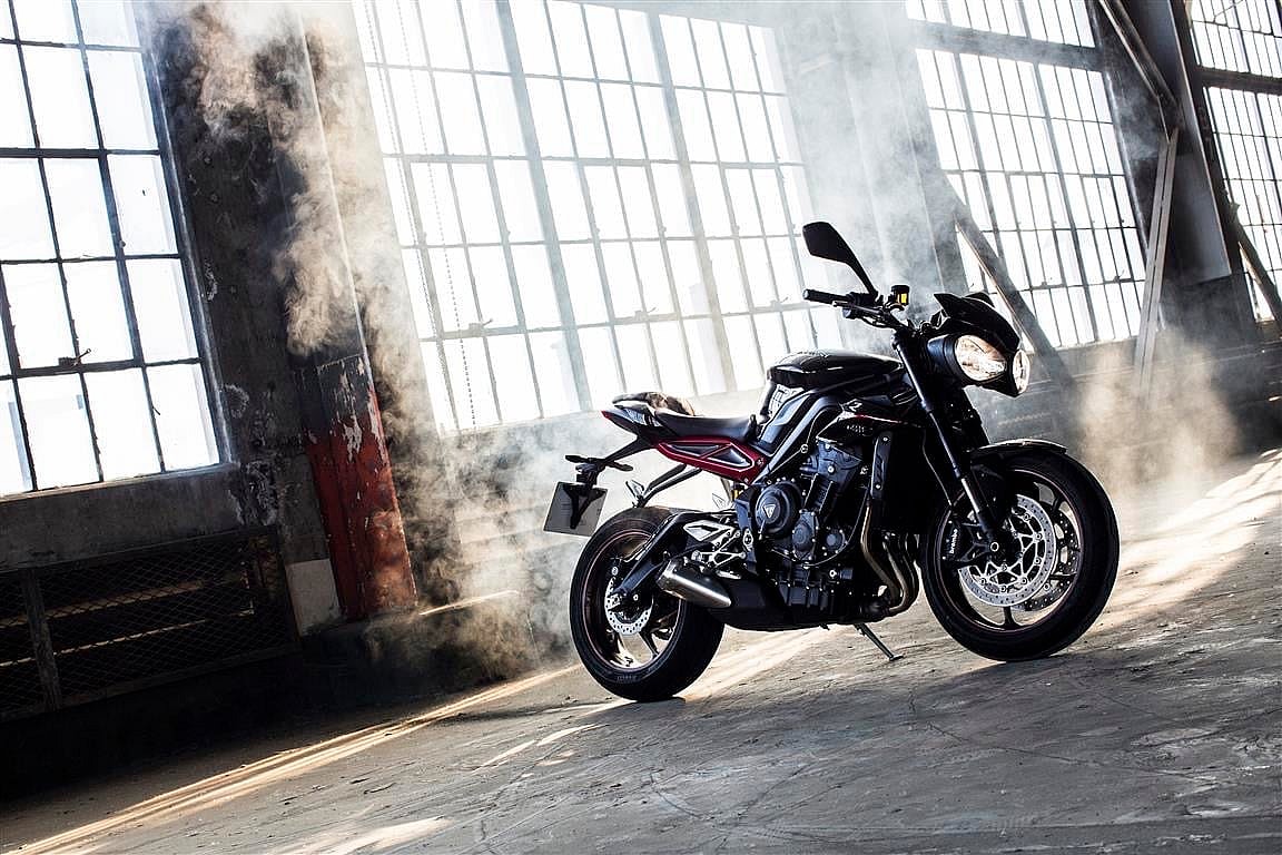 Triumph Street Triple 2.jpg