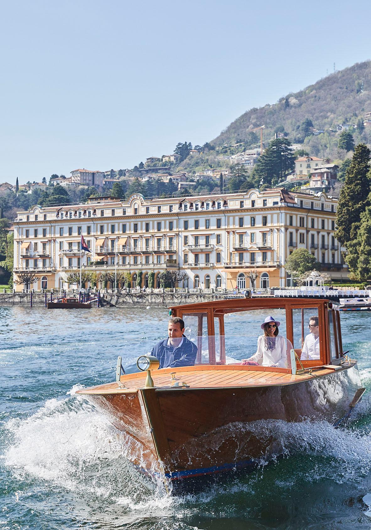 Driver and 2 guests on the boat – Villa d’Este on the background(2)