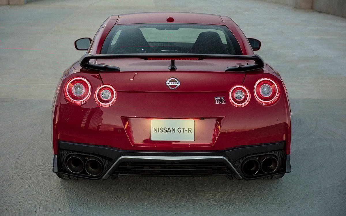 2017_Nissan_GT_R_Track_Edition_15