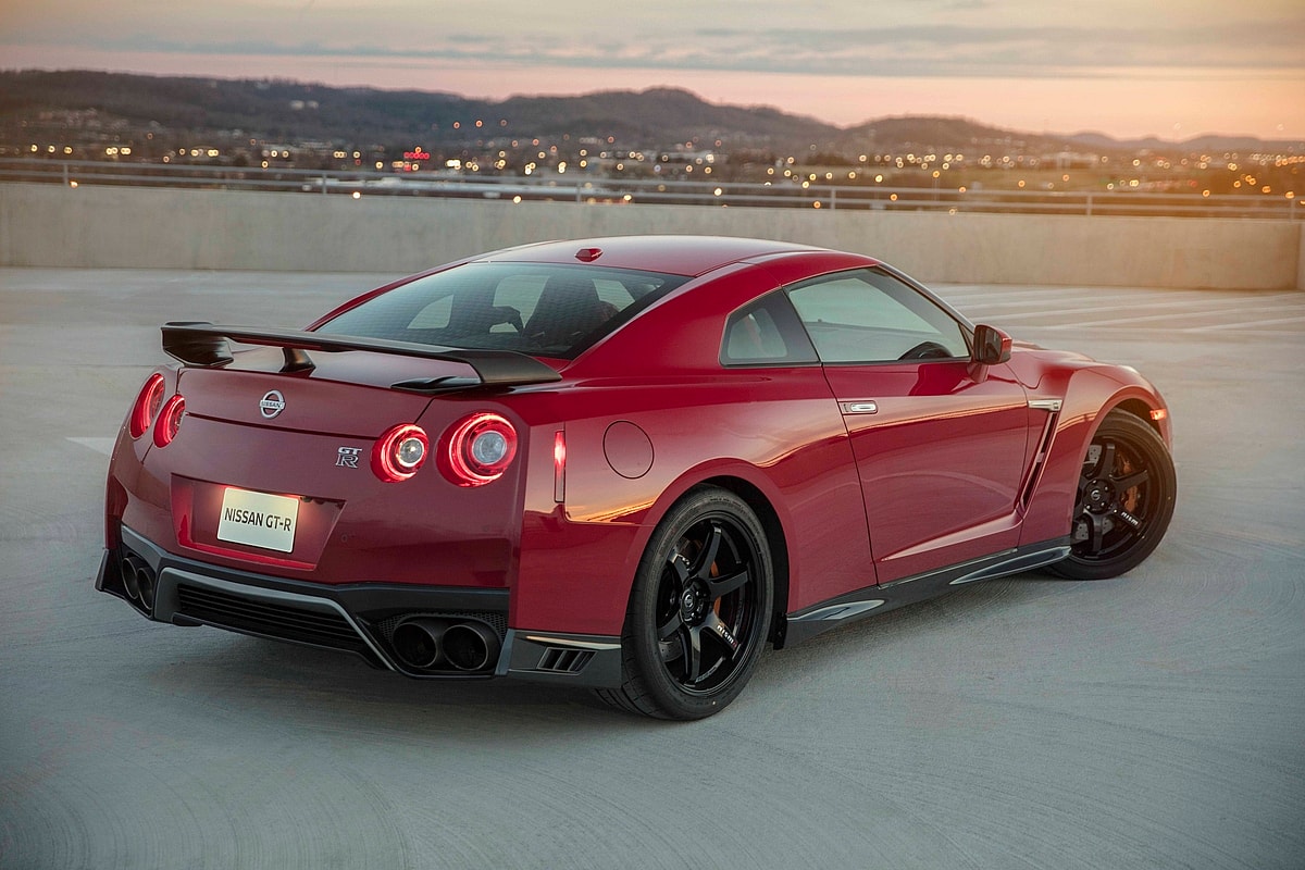 2017_Nissan_GT_R_Track_Edition_16