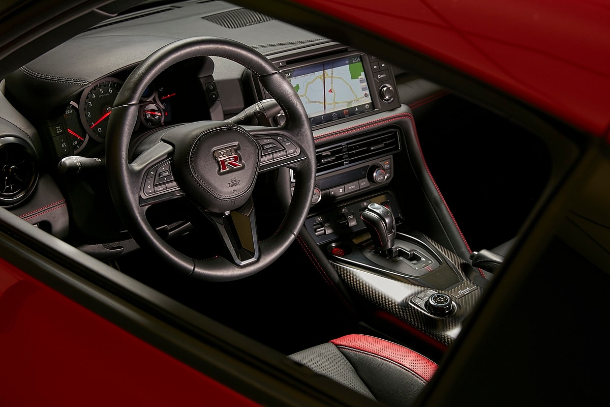 2017_Nissan_GT_R_Track_Edition_20