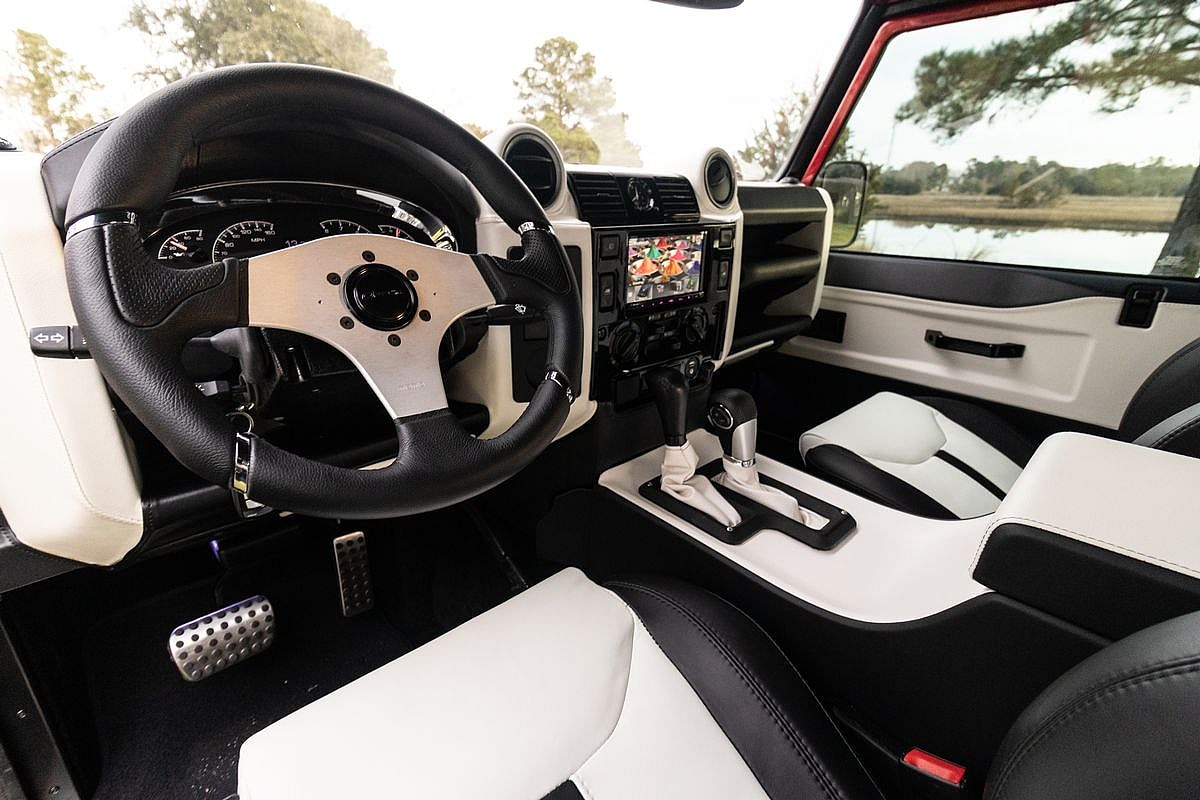 Himalaya Land Rover Defender 70th Clone (3)