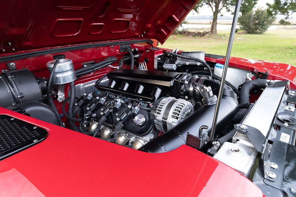 Himalaya Land Rover Defender 70th Clone (4)