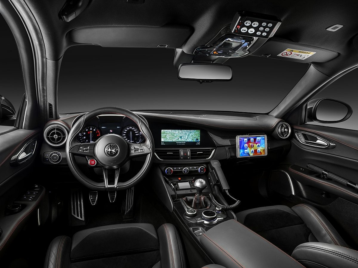 it-also-gets-all-the-police-gadgets-you-could-ever-dream-of.jpg