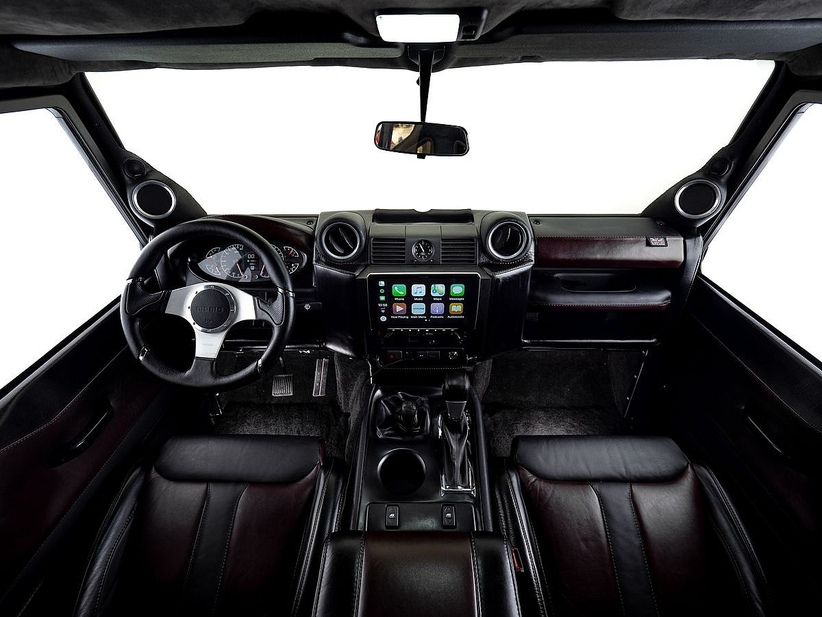 Spectre Land Rover Defender (2)