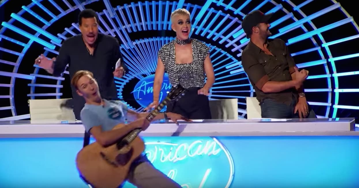 katy-perry-kiss-american-idol-3