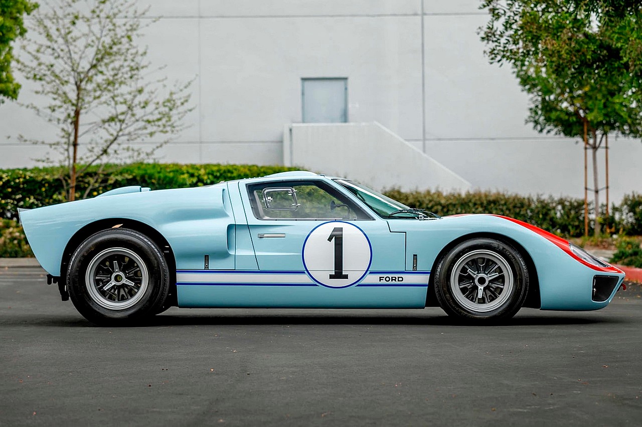 Ford v Ferrari 1966 Superformance Ford GT40 MKII Replica (10)