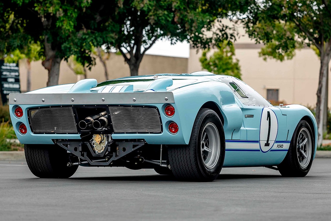 Ford v Ferrari 1966 Superformance Ford GT40 MKII Replica (11)