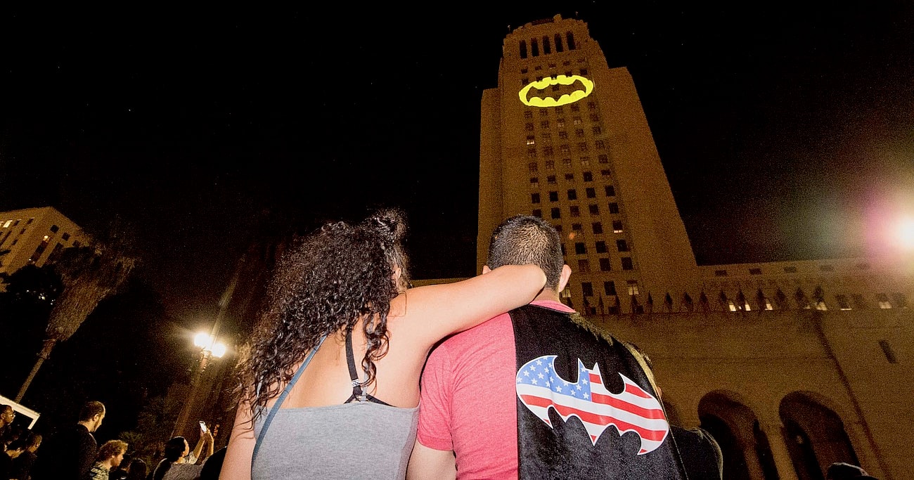 adam-west-batsignal-promo
