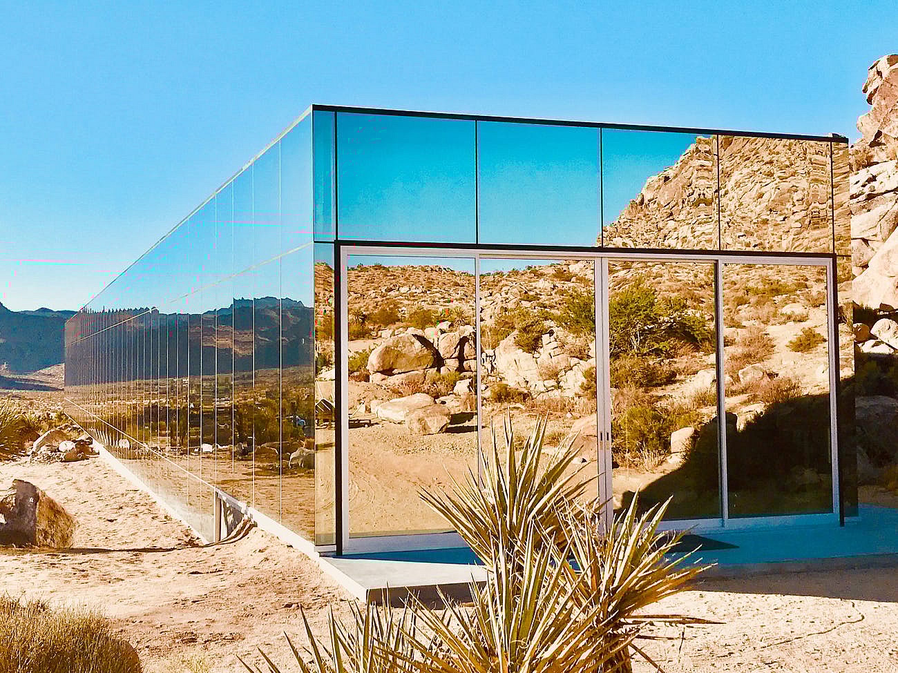 Invisible House (1).jfif
