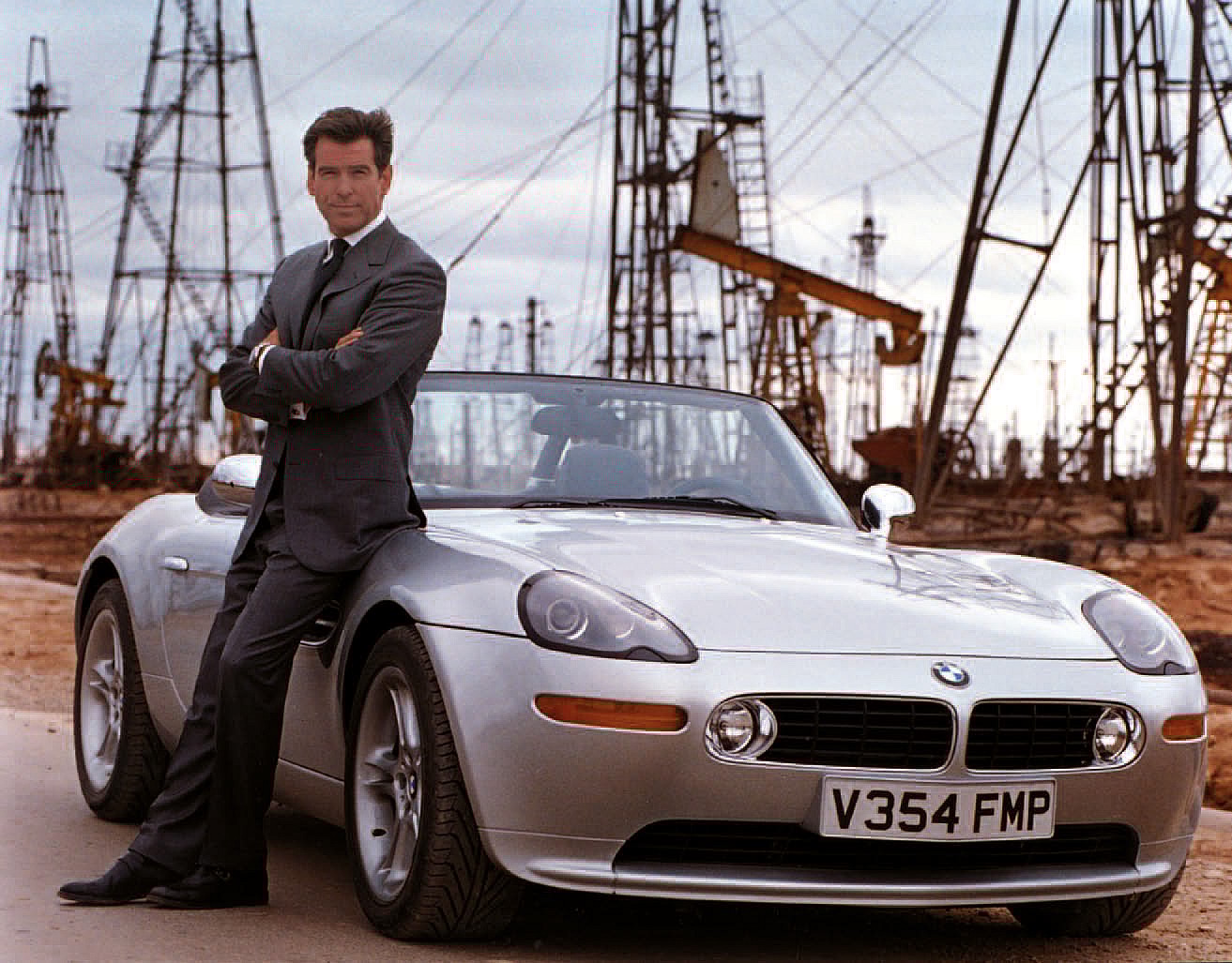 Acr90420961943042286454.jpg BMW Z8 with Pierce Brosnan