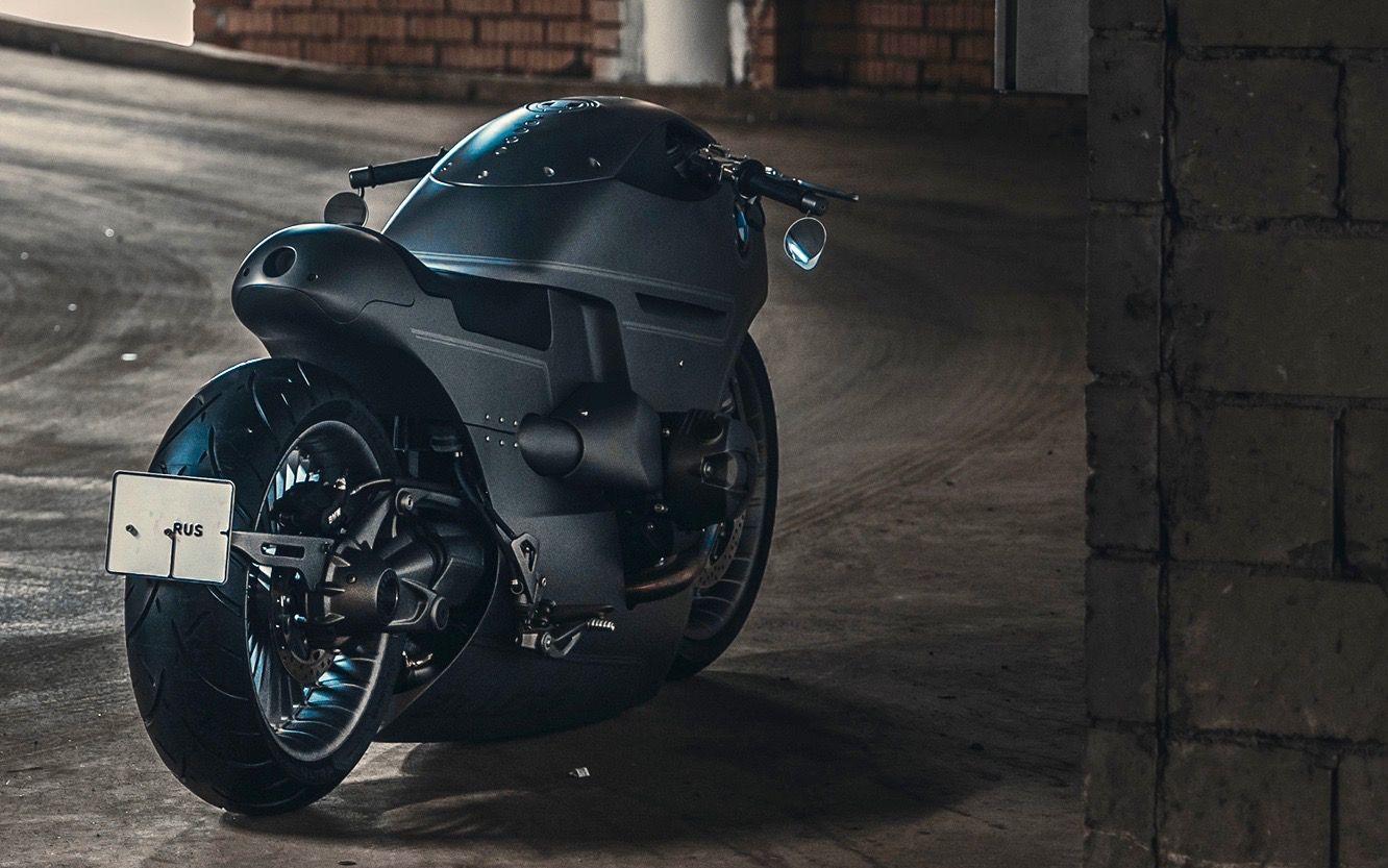 Zillers Garage BMW R9T (4) Mikhail Smolânovym of Moscow's Zillers Garage teamed up with John Red Design to turn a BMW R NineT in to a menacing metal masterpiece that's straight out of a sci-fi flick.