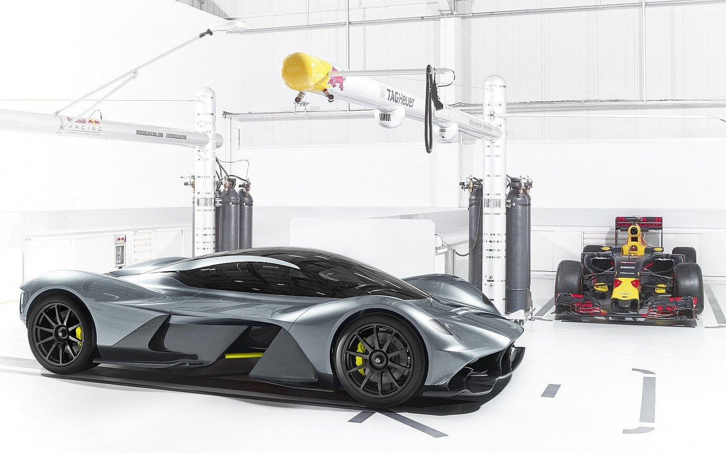 aston-martin-am-rb-001-1440x900-red-bull-hypercar-silver-11585.jpeg