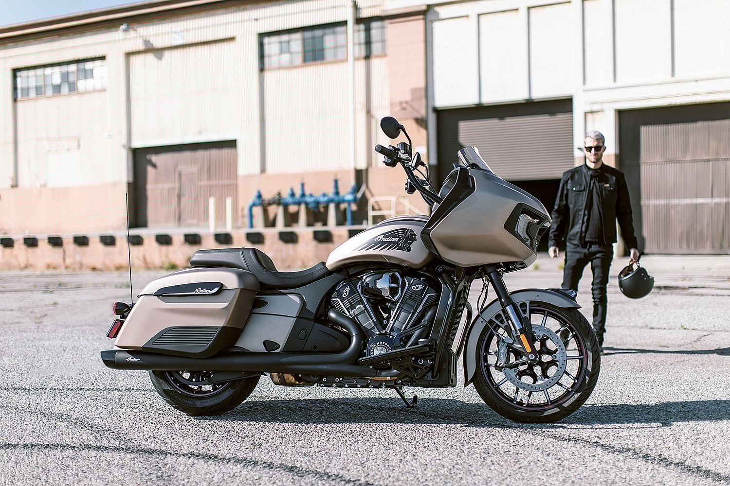2020 Indian Challenger Dark Horse (2)