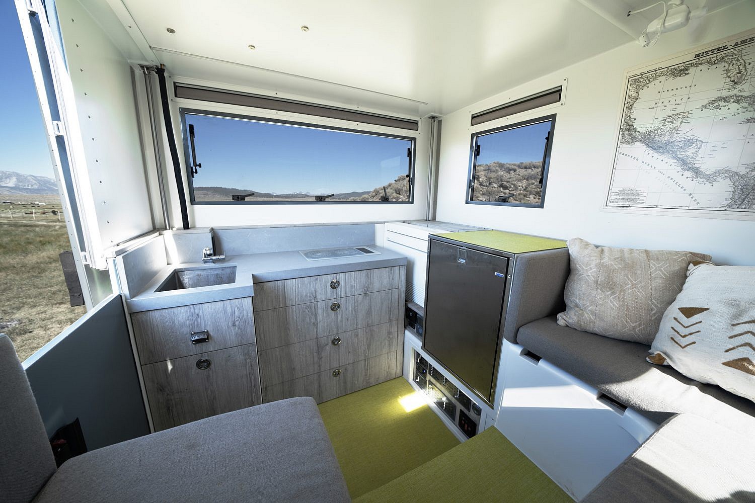 Ford F-550 Full Customer Camper (1)