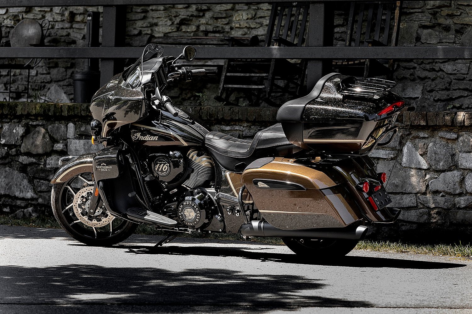 Jack Daniel's Limited Edition Indian Roadmaster Dark Horse (1)