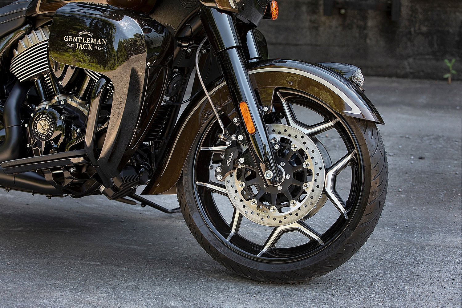 Jack Daniel's Limited Edition Indian Roadmaster Dark Horse (4)