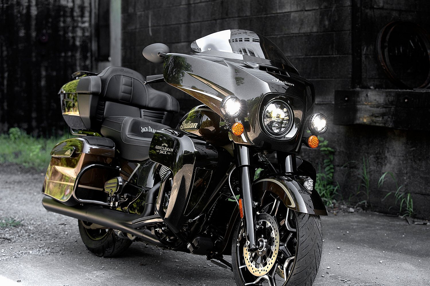 Jack Daniel's Limited Edition Indian Roadmaster Dark Horse (8)